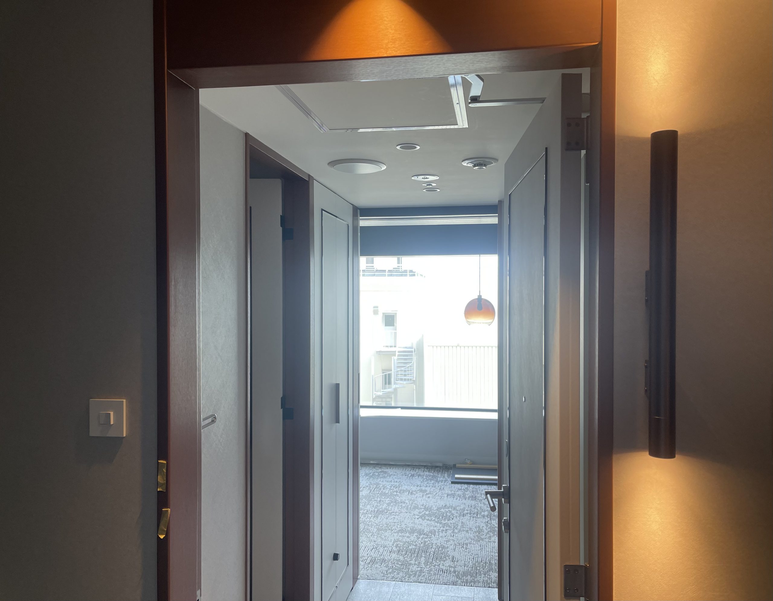 【名古屋市】某ホテル内 各階室内入口照明取付工事